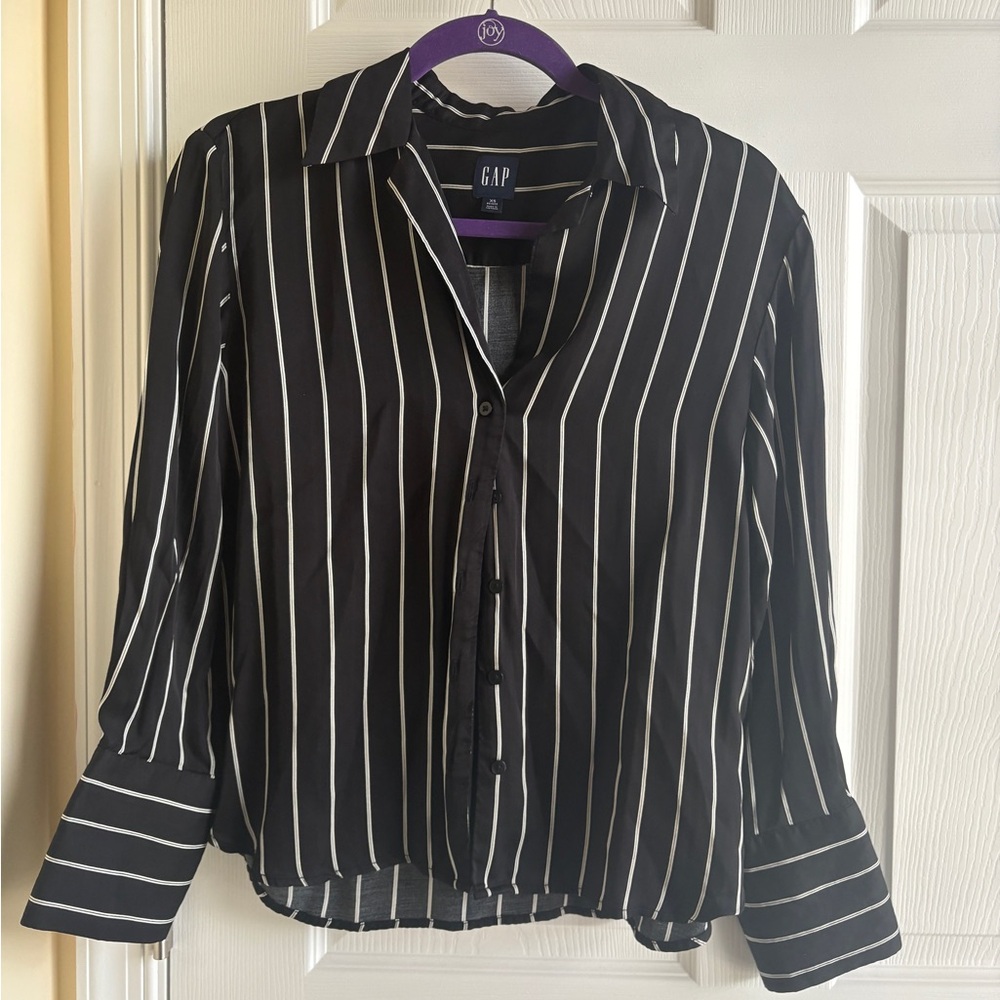 GAP Black and White Button Down Shirt with Notched Collar